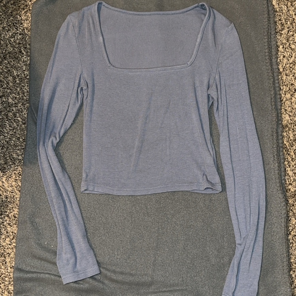 Blue-Gray Fitted Crop Blouse with Long Sleeves